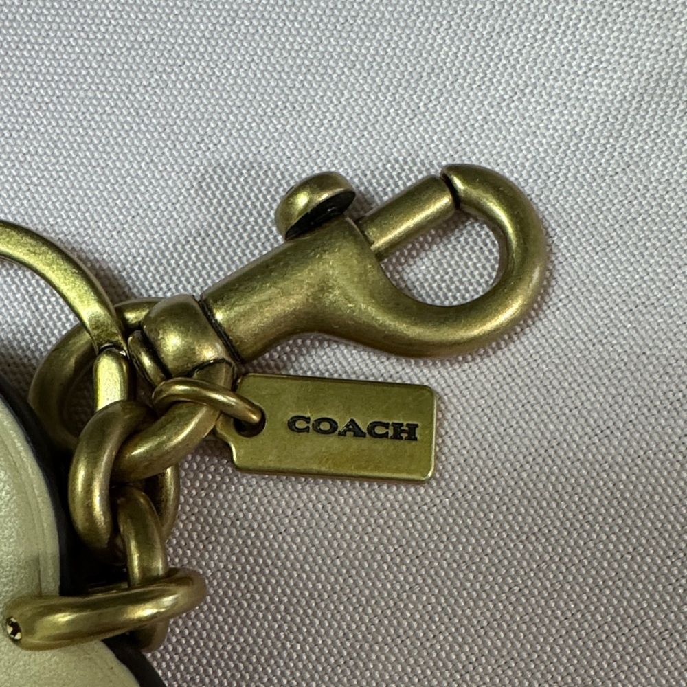 Coach Gold and Cream Heart Keyring limited edition - Jennifer Lopez - Picture 3 of 6